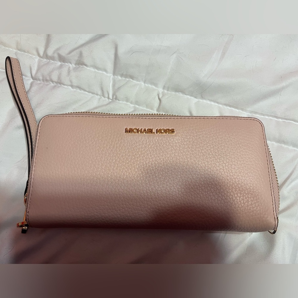 Michael Kors Wallet & Wristlet
